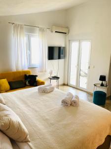 Giường trong phòng chung tại Malako Family Apartments