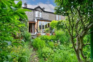 a house with a garden in front of it at Finest Retreats - Sunny Bank in Grange Over Sands
