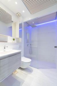 Zdjęcie z galerii obiektu First Line Beach Apartment - Puerto Banús w Marbelli