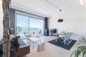 Zdjęcie z galerii obiektu First Line Beach Apartment - Puerto Banús w Marbelli