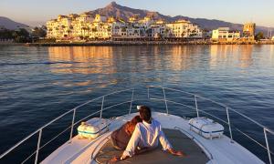 Zdjęcie z galerii obiektu First Line Beach Apartment - Puerto Banús w Marbelli