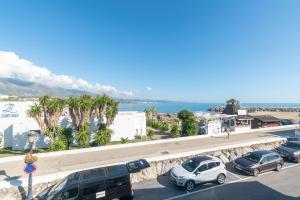 Zdjęcie z galerii obiektu First Line Beach Apartment - Puerto Banús w Marbelli