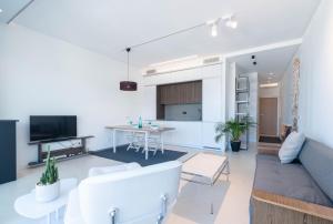 Zdjęcie z galerii obiektu First Line Beach Apartment - Puerto Banús w Marbelli