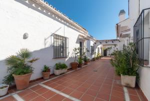 Zdjęcie z galerii obiektu First Line Beach Apartment - Puerto Banús w Marbelli