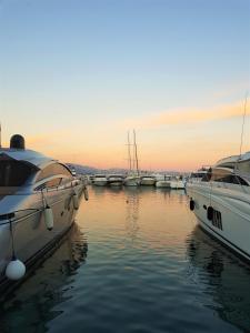 Zdjęcie z galerii obiektu First Line Beach Apartment - Puerto Banús w Marbelli