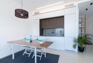 Zdjęcie z galerii obiektu First Line Beach Apartment - Puerto Banús w Marbelli
