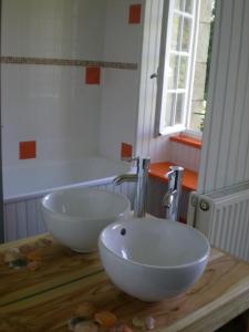Kylpyhuone majoituspaikassa Holiday home Le Gite de Kerneuil