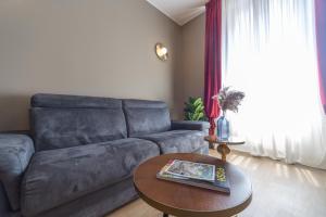 A seating area at Moscova 50