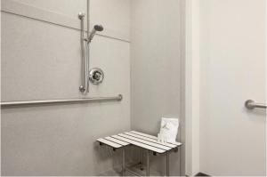 Koupelna v ubytování PetroStay Inn & Suites Cotulla