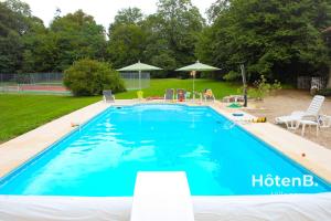 Swimmingpoolen hos eller tæt på Le château du Fraysseix à Roziers-Saint-Georges