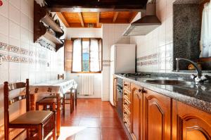 Dapur atau dapur kecil di Casa Enrique en el oriente de Asturias