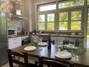A kitchen or kitchenette at Casa de Los Carpinteros