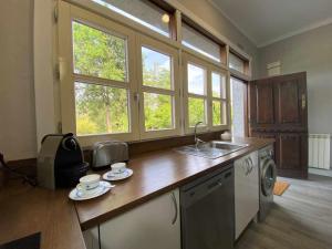 A kitchen or kitchenette at Casa de Los Carpinteros