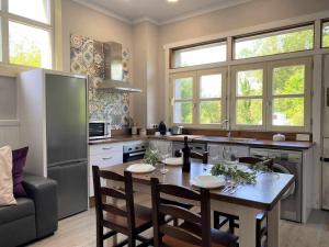A kitchen or kitchenette at Casa de Los Carpinteros