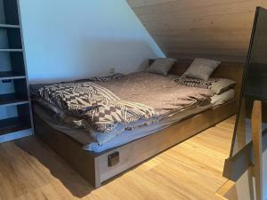 A bed or beds in a room at Wellness chalet Vénus