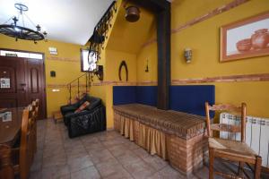 Posedenie v ubytovaní Casa rural de estilo rustico con SPA