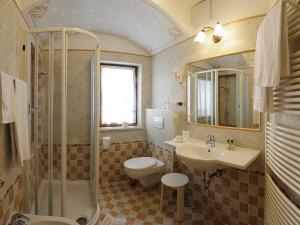 Koupelna v ubytování Hotel Cesa Padon + 37 fotografií