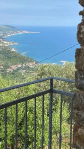 einen Balkon mit Meerblick in der Unterkunft Tenuta Belvedere Cilento in Montecorice