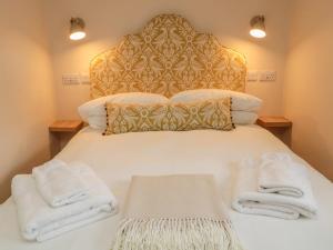 a bedroom with a bed with towels on it at 46 Castle Street in Berwick-Upon-Tweed