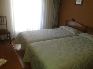 Cama o camas de una habitación en Hostal Les Bedules