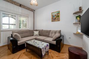 Ein Sitzbereich in der Unterkunft Dijamant Apartment