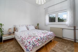 Ein Bett oder Betten in einem Zimmer der Unterkunft Dijamant Apartment