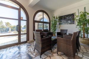 Ein Sitzbereich in der Unterkunft Dijamant Apartment