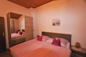 Säng eller sängar i ett rum på Apartment in Silo/Insel Krk 14540