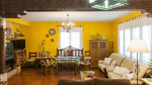 a living room with a couch and a table at Los Laureles Casa Rural in Urda