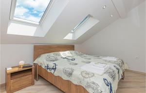 Postel nebo postele na pokoji v ubytování Pet Friendly Apartment In Pirovac