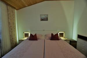 Łóżko lub łóżka w pokoju w obiekcie Apartment Drpic I