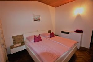 Łóżko lub łóżka w pokoju w obiekcie Apartment Drpic I