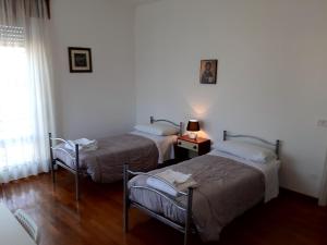 Postel nebo postele na pokoji v ubytování EasyRoom Piovene Rocchette