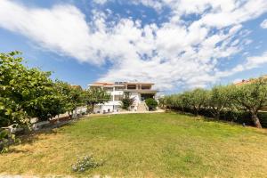 Vonkajšia záhrada v ubytovaní Villa Mičić