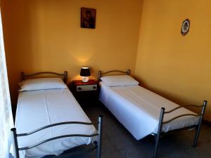 Postel nebo postele na pokoji v ubytování EasyRoom Piovene Rocchette