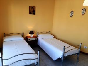 Postel nebo postele na pokoji v ubytování EasyRoom Piovene Rocchette