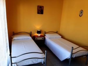 Postel nebo postele na pokoji v ubytování EasyRoom Piovene Rocchette