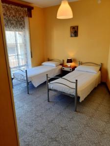 Postel nebo postele na pokoji v ubytování EasyRoom Piovene Rocchette