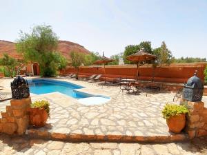 Piscina a Guest House Defat Kasbah o a prop