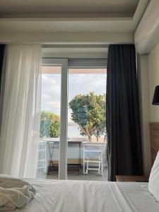 Postel nebo postele na pokoji v ubytování Rozos Hotel