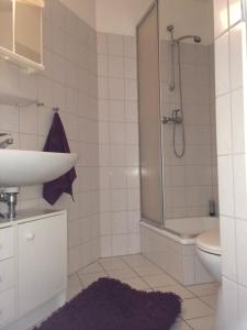 Koupelna v ubytování Mini-Ferien-Suite Hildesheim + 37 fotografií
