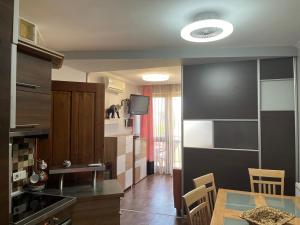 Kuchyňa alebo kuchynka v ubytovaní Brookforest Family Apartman