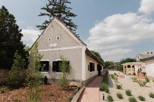 Fotografia z galérie ubytovania Zöld Tulipán Vendégház - Balaton Apartman v destinácii Balatonszőlős
