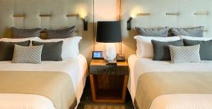 Кровать или кровати в номере Secrets Moxché Playa del Carmen - Adults Only - All Inclusive