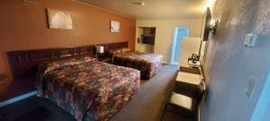Łóżko lub łóżka w pokoju w obiekcie Lazy Bear Lodge