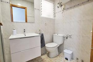 Koupelna v ubytování APN Apartamento Playa de Guardamar + 10 fotografií