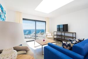 TV a/nebo společenská místnost v ubytování Altos de la Gloria Beach Apartments