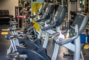Fitness centrum a/nebo fitness zařízení v ubytování WUD hotel