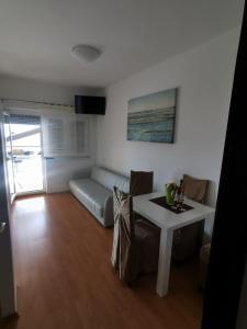 TV a/nebo společenská místnost v ubytování Apartments Julia & Nika