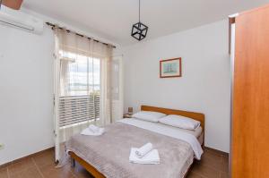 Кровать или кровати в номере Apartments and Rooms Mare